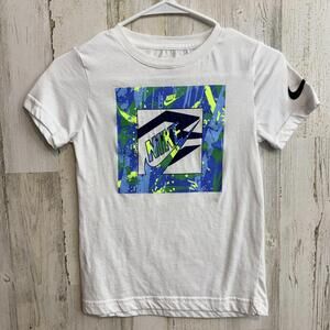 Nike Boys' White Graphic T-Shirt Size S (8-10 YRS)